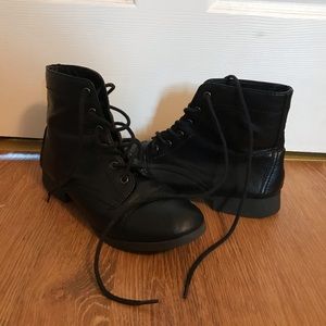 Combat boots
